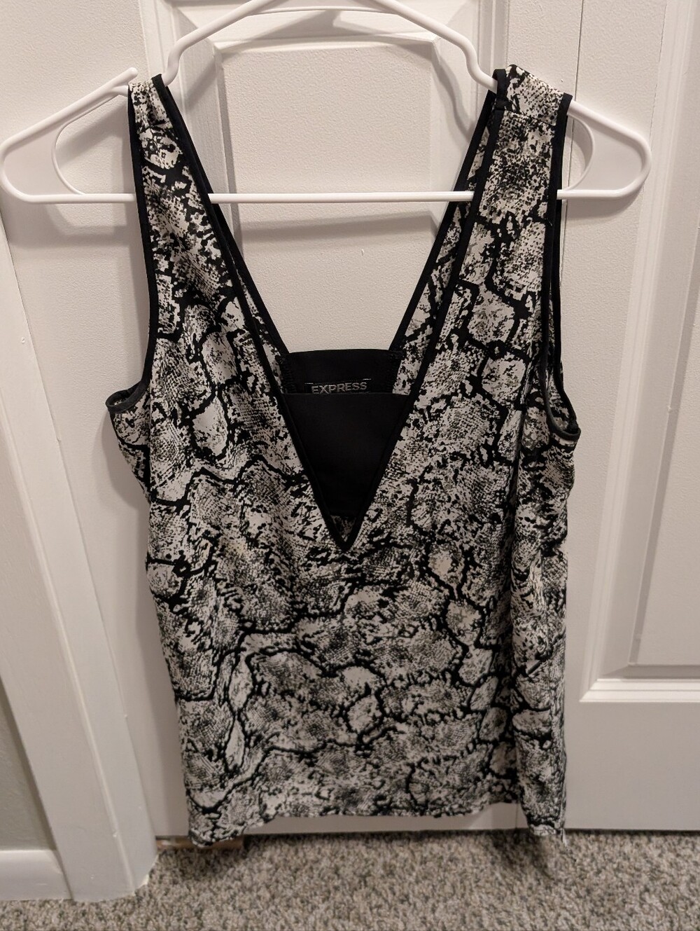 Express Women's V-Neck Tank